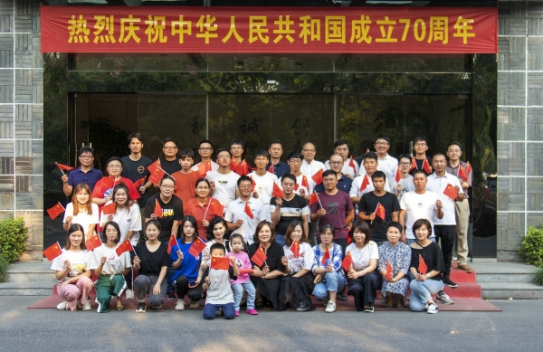 乐鱼网页版登录入口集团举行新入职大中专生金秋座谈会